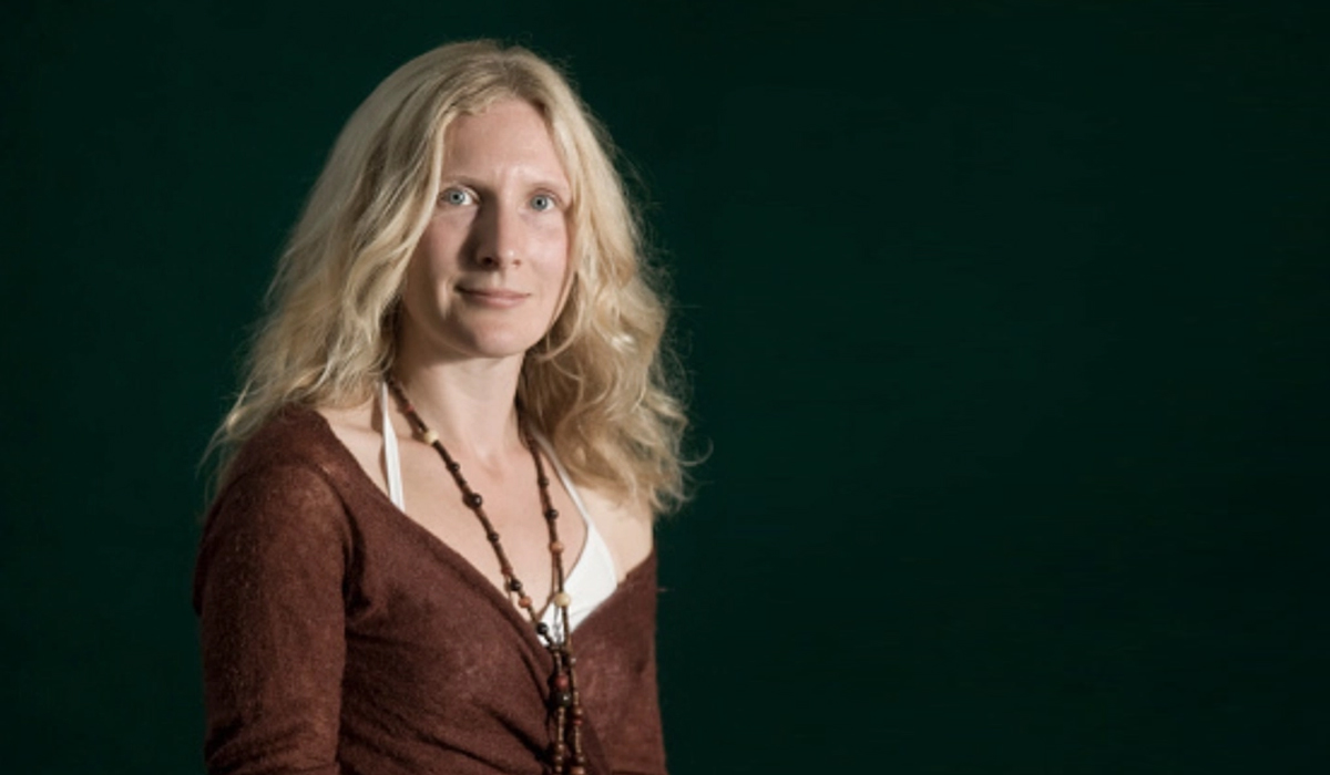 ஒரு கதையாடல், சிறந்த பின்னோக்கிச் சொல்லப்படும் உத்தியில் அமையும் போது..